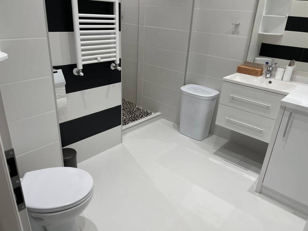 Stylish Westpark 2 Residence Lake View W8 Bucarest Esterno foto